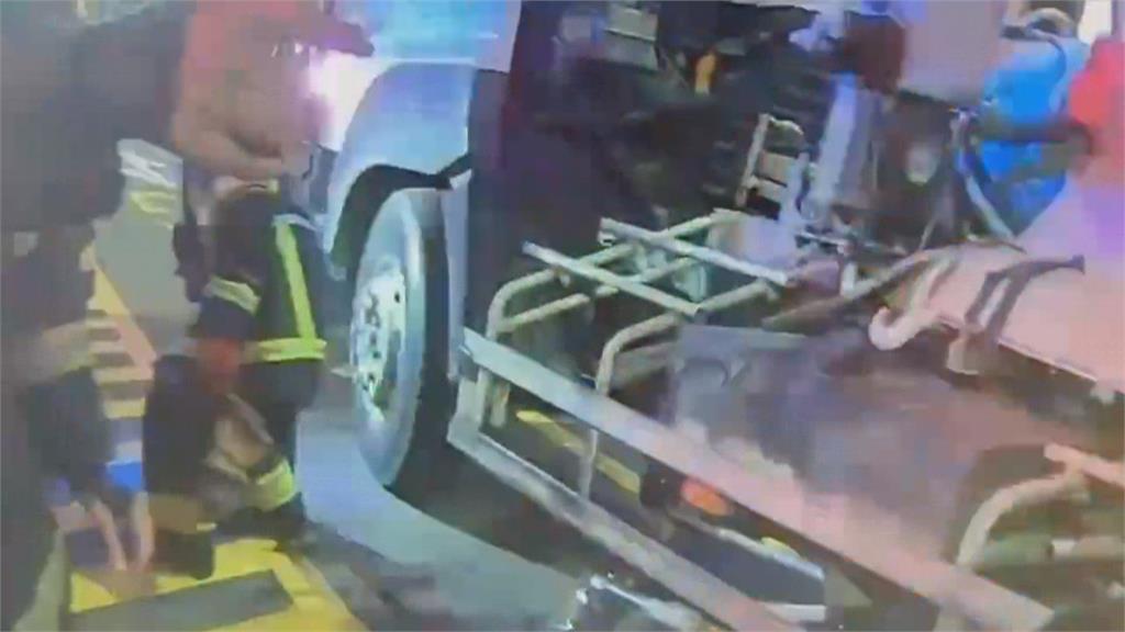 慘!高雄水泥車輾腳踏車騎士 男子慘被捲入車底命危