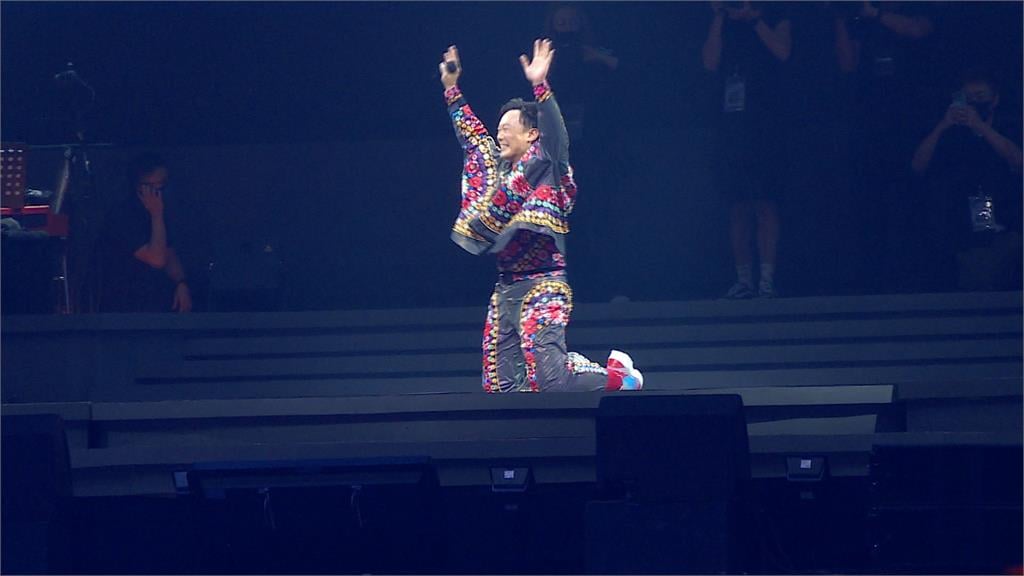陳奕迅演唱會「被迫下跪」畫面流出？直擊「歌迷1舉動」吐心聲：後會有期