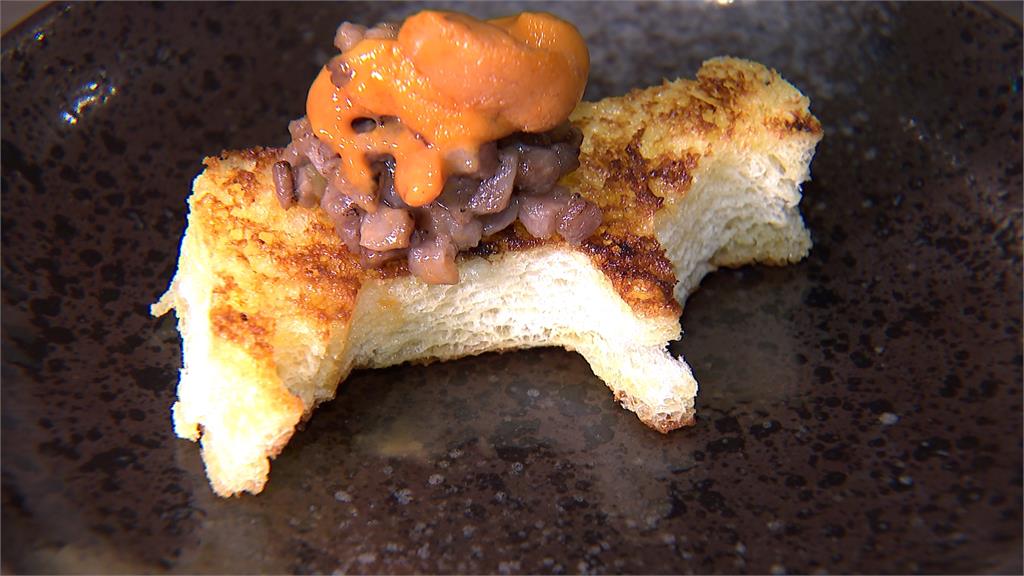 鹹甜醬汁送入炭火燒烤 創意料理將壽喜燒結合燒肉