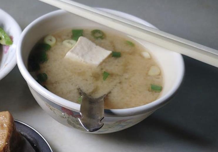 味噌湯+貢丸太弱…他問「加什麼才夠味」老饕激推:加這1東西很不錯