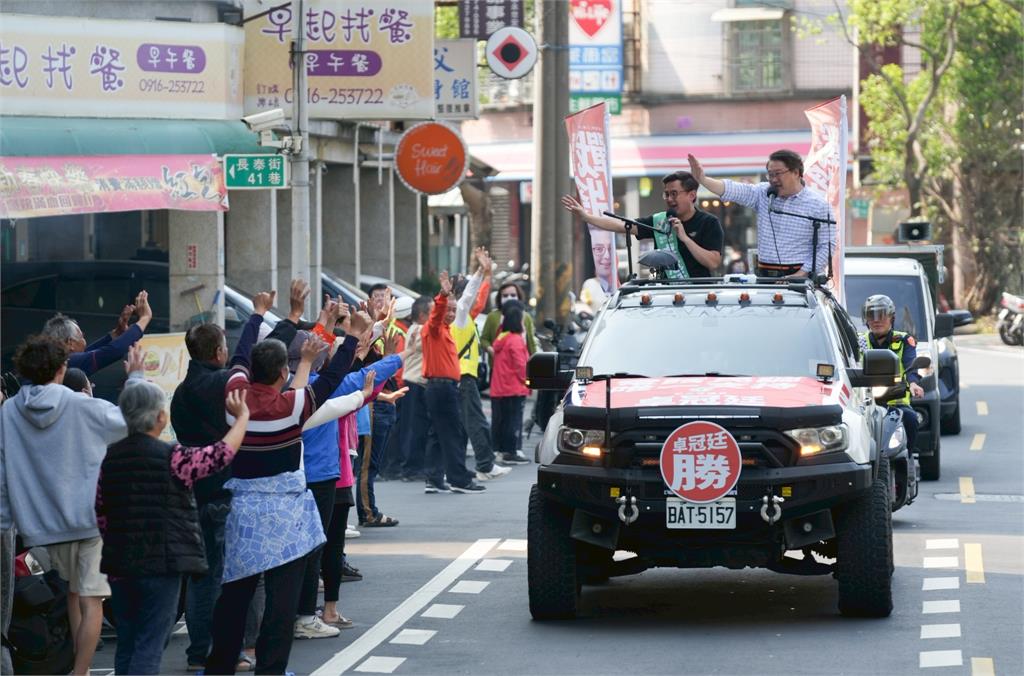 快新聞/新北人顧電話!綠議員初選明晚登場 卓冠廷合體王義川、林右昌掃街催票