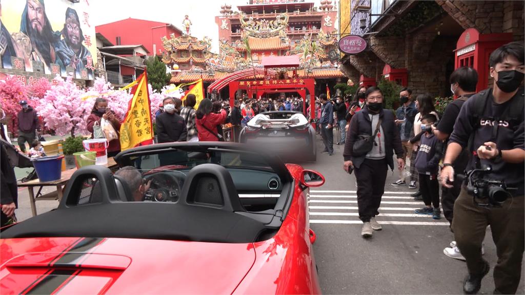 淨車過火保平安!台中12輛超跑一字排開 市價破2億元「元宵另類車聚」