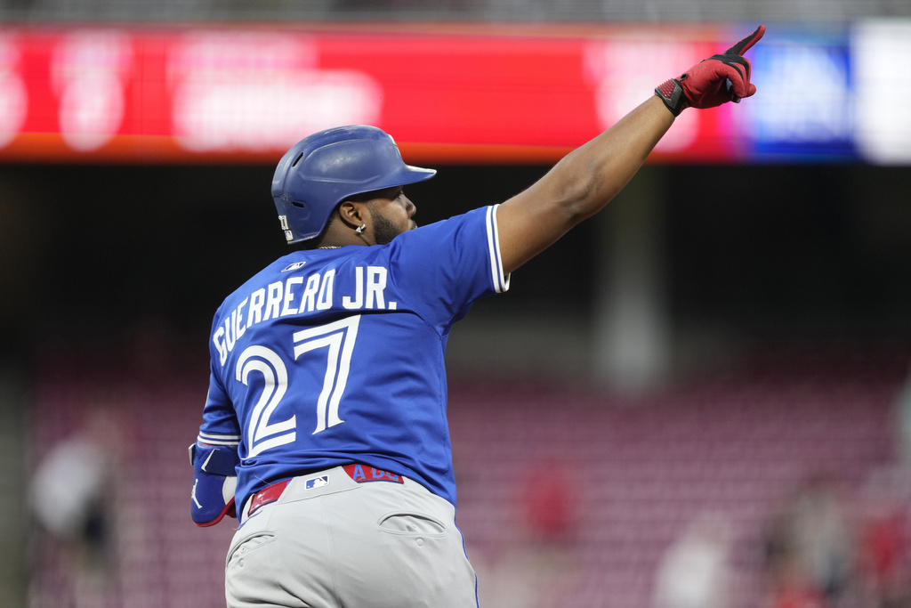 MLB(影)/落後5分免驚!春天哥吹起反攻號角 藍鳥18安5轟勝紅人展翅高飛