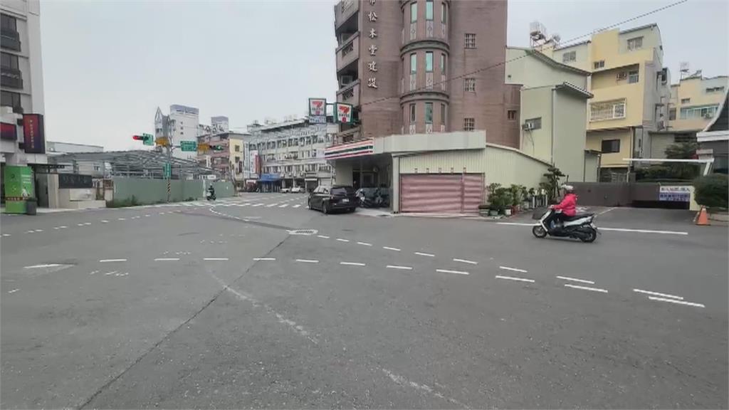 外籍男斑馬線上溜直排輪跳舞　警：違交通條例可開罰