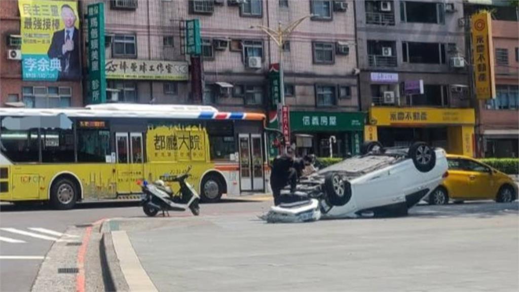 小車搏命!轎車右轉撞公車 警一查「再揪這件事」
