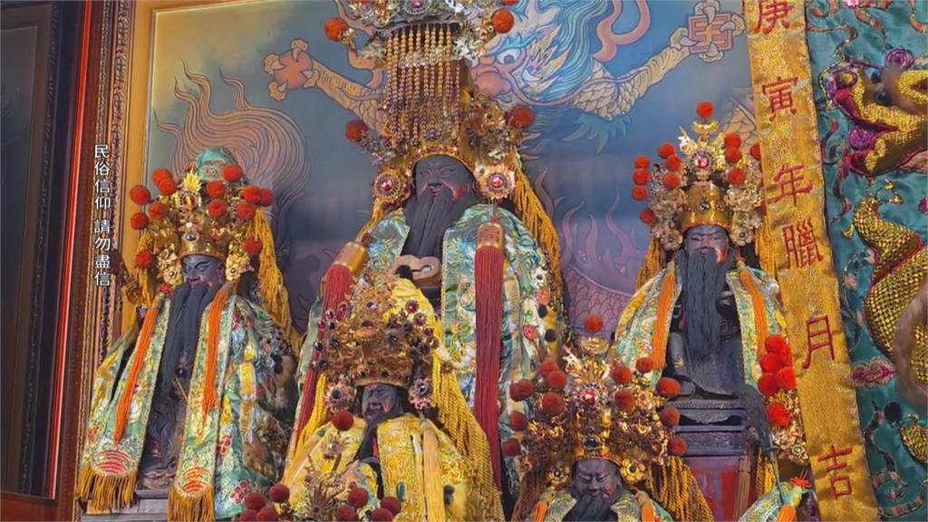 嘉義武聖宮鐵道旁「掛筊」　屹立不搖３１６２天震不掉