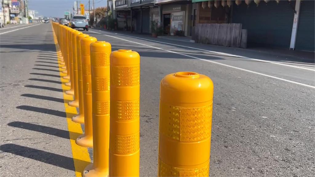 潮州到台88線幹道現黃色奇景 150米長分向桿設路中