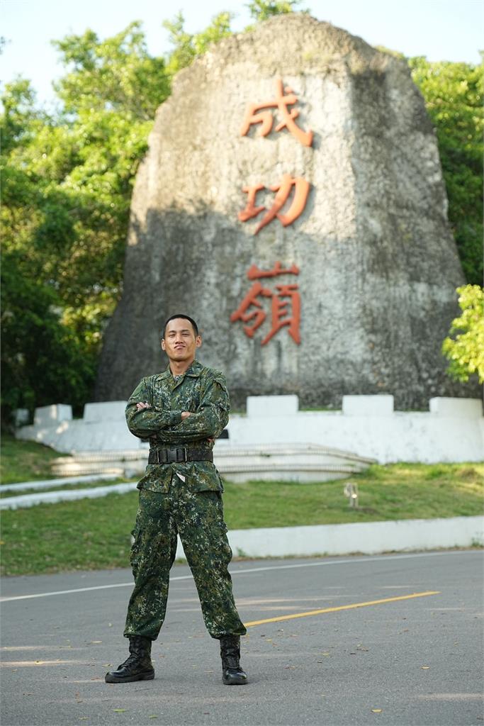阿夫《九條好漢》筆記本藏心情  從軍心情隨手寫成創作靈感