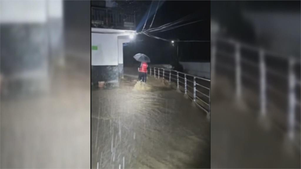 中國暴雨多省洪災已25死　美國加州野火撤離1萬7千人