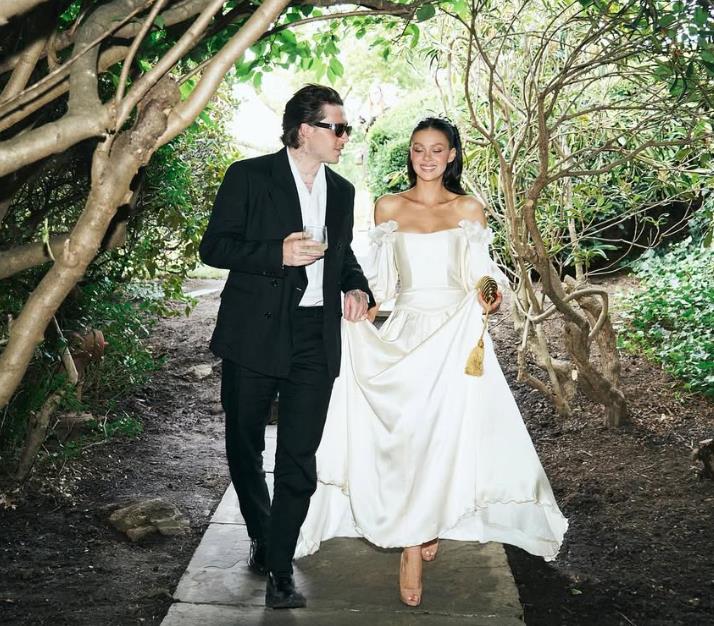 貝克漢長子婚禮「遭母親貼身磨蹭」控被羞辱！老婆淚崩奪門…震撼片下落曝光