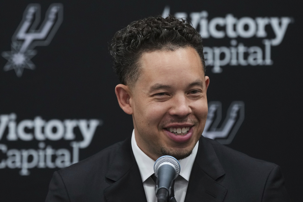 NBA(影)/馬刺「波總」中風後首度亮相 不再帶兵華麗轉身成球隊「老大」
