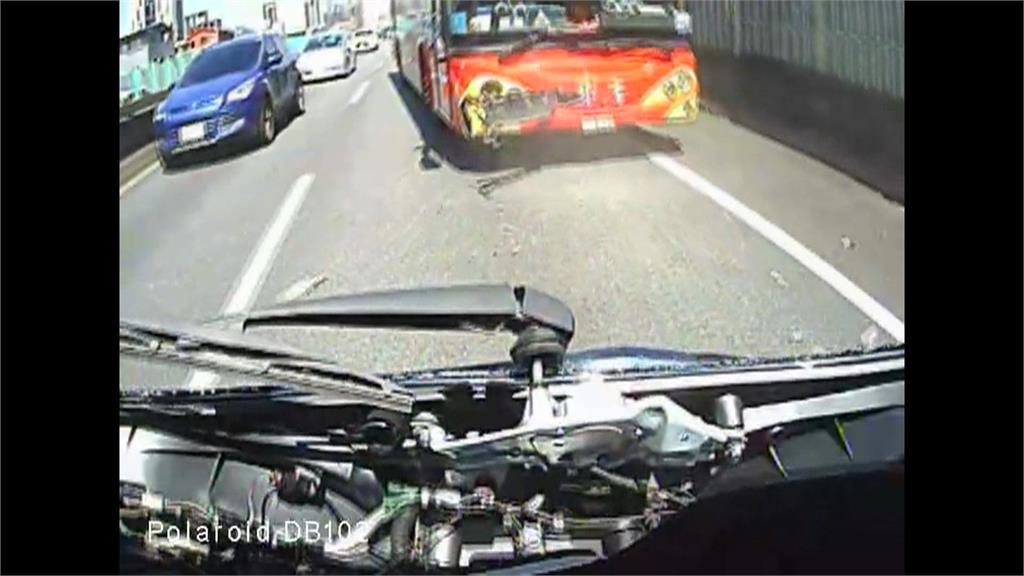 議員顏若芳遭「遊覽車追撞」 車尾全毀、擋風玻璃碎光