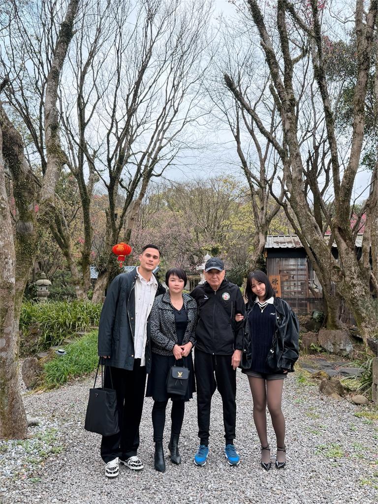 陳芳語認愛洋男1個月「公開埋胸」！放閃不夠還「直接見家長」