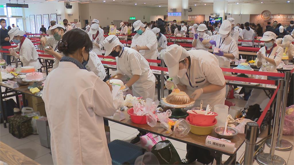 新北技能競賽！　侯友宜當「選手」　比賽咖啡拉花