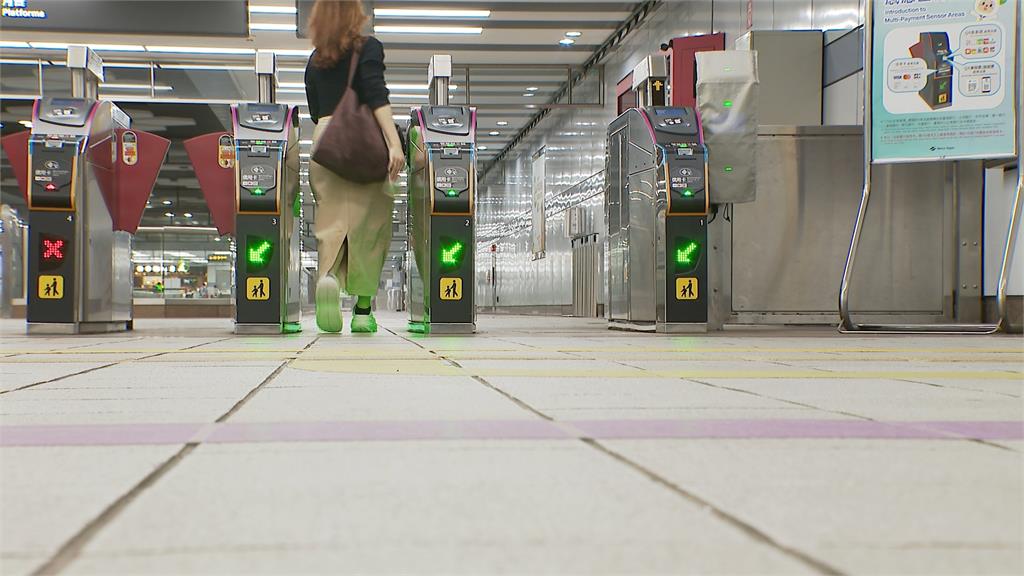 北捷國館站試辦「LED閘門」　紅綠燈指示通行