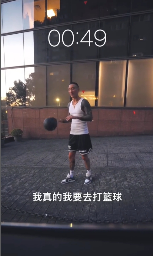 影音/王陽明閃避搭訕妹「我結婚了」 蔡詩芸氣吼:聊了49秒