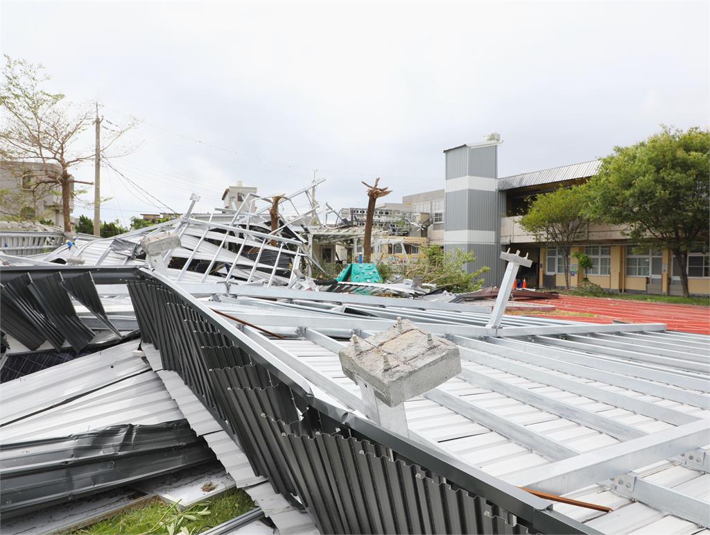 快新聞/丹娜絲重創嘉義 翁章梁親赴布袋、東石沿海地區勘災