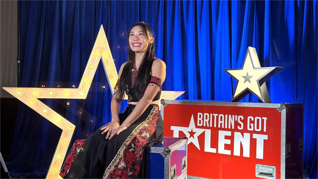 台灣女伶登《達人秀》 腳轉「烈焰火缸」！4位評審起身致敬網：真功夫