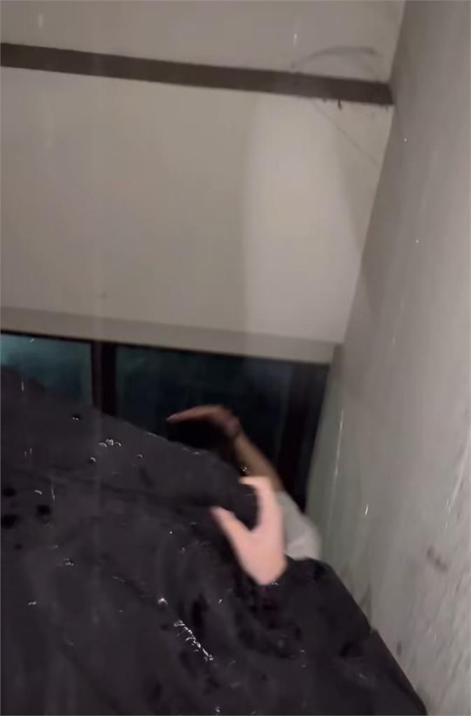 規模7強震「水塔被震破」大噴發　「樓梯間變瀑布」網傻眼：目前這裡最慘