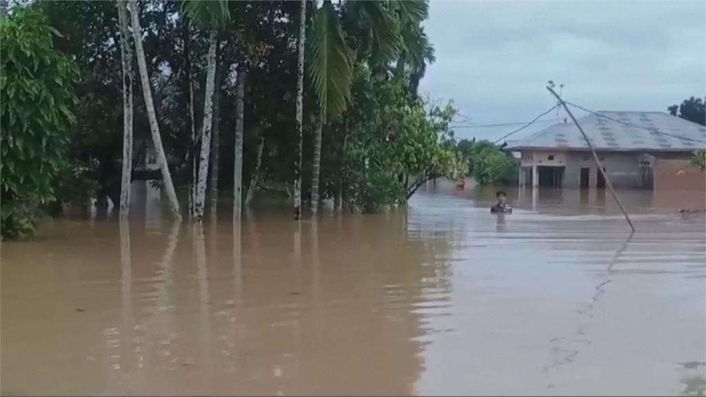 印尼連日暴雨「水淹及肩」　1村莊嚴重受創與外界失聯
