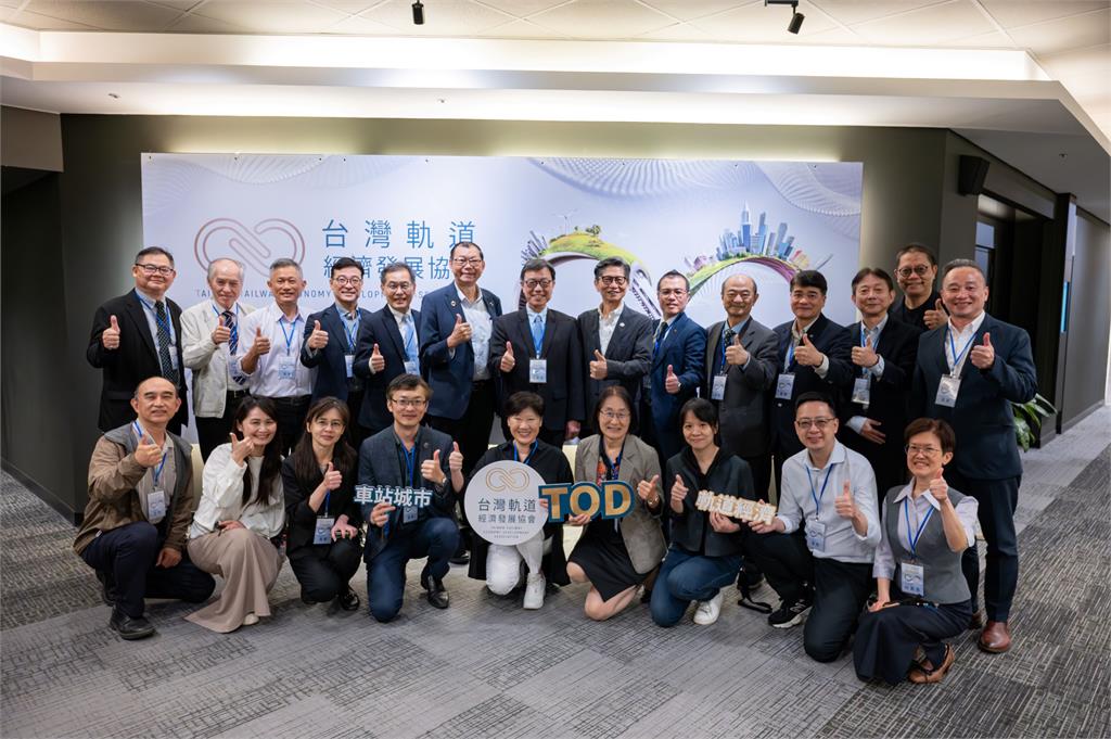 借鏡日本軌道經濟經驗! 台灣軌道經濟發展協會組團赴日考察