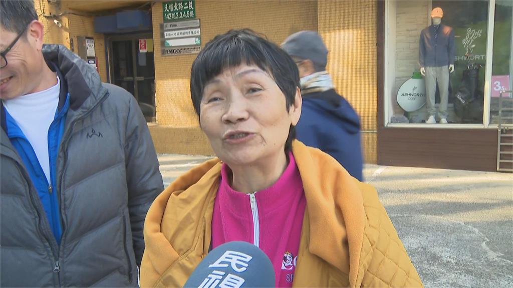 快新聞/不只宣明智兒!罷王鴻薇連署攤超熱 阿嬤曝「這原因」要剷除親中藍委
