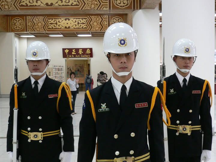九三軍人節向國軍致敬 曾任海軍儀隊禮兵長 賴俊翰憶軍旅歲月:有你們台灣才能安心