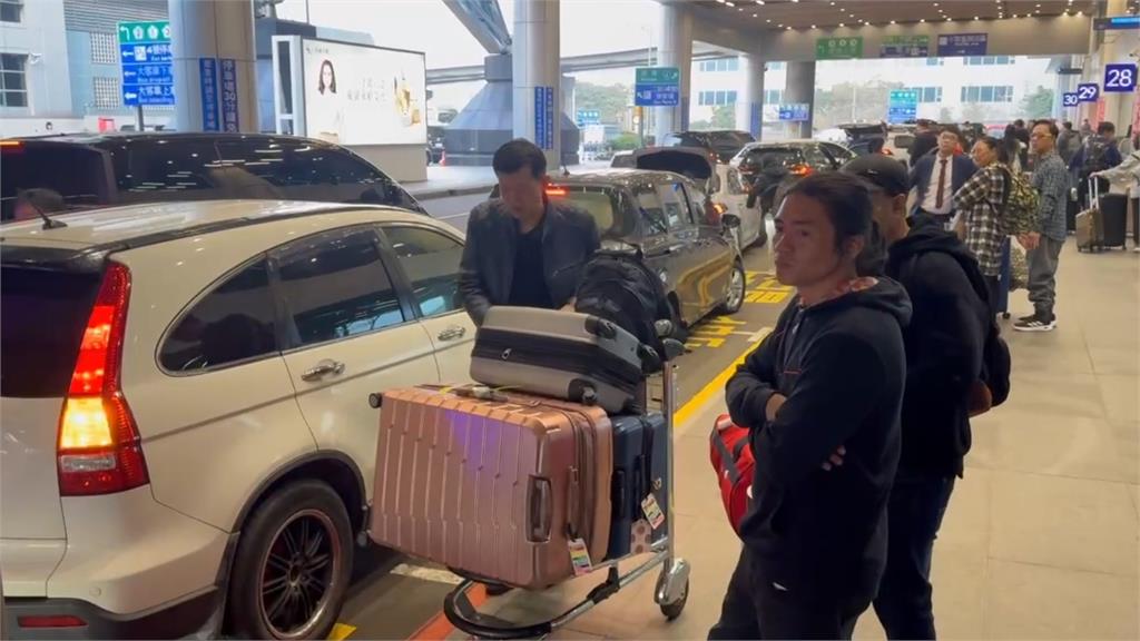 快新聞／連假結束！桃機歸國人潮湧現　行李、接機大塞車