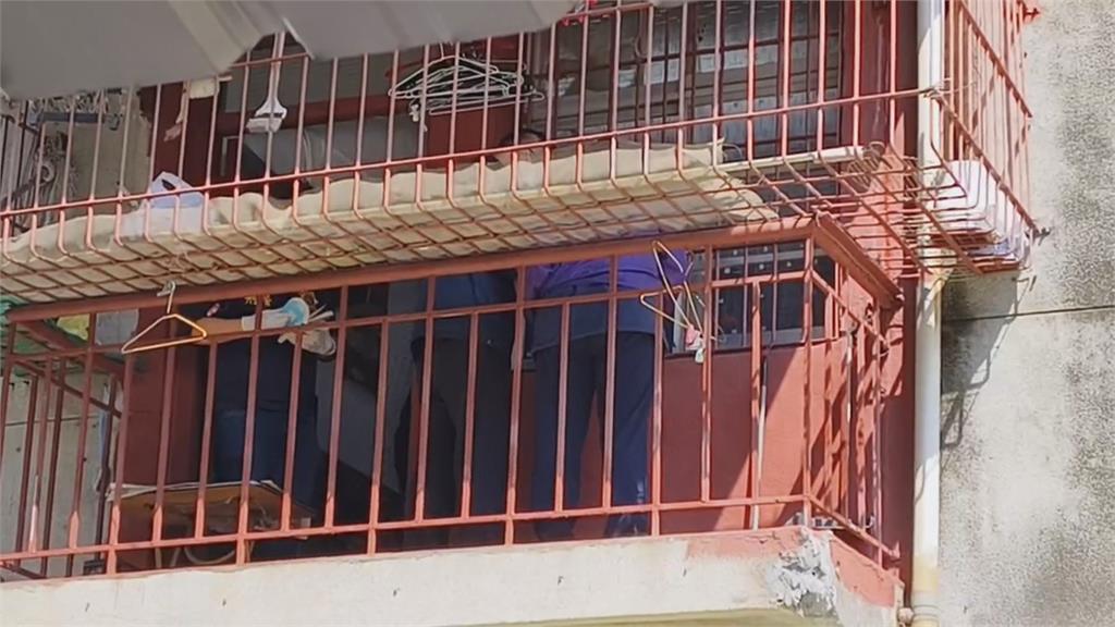 嫌犯返家冷眼看待搜證5小時 2公尺「管道疏通器」採證