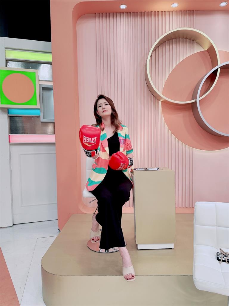 女生私聊女星老公討安慰！何嘉文怒「不知分寸」