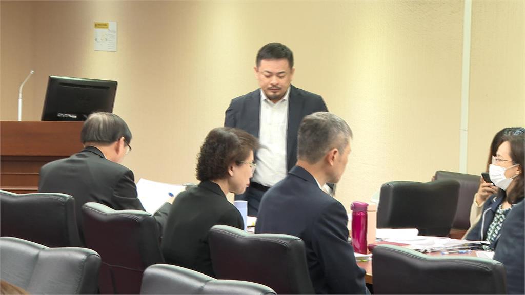 謝宜容認罪「開庭痛哭」百萬交保 洪申翰:將究責到底