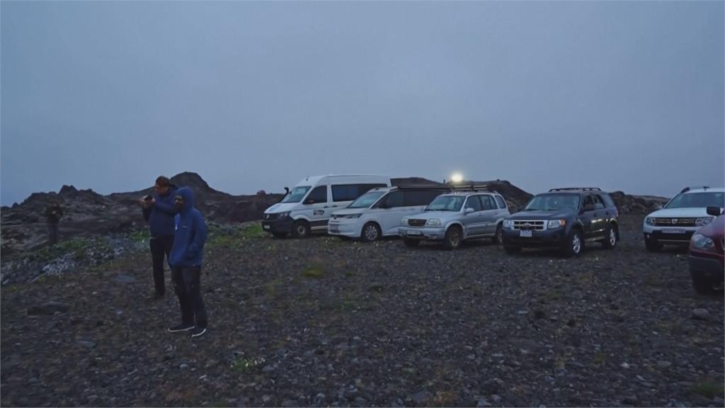 美國地質學家夫妻新婚度蜜月 衝冰島看火山噴發