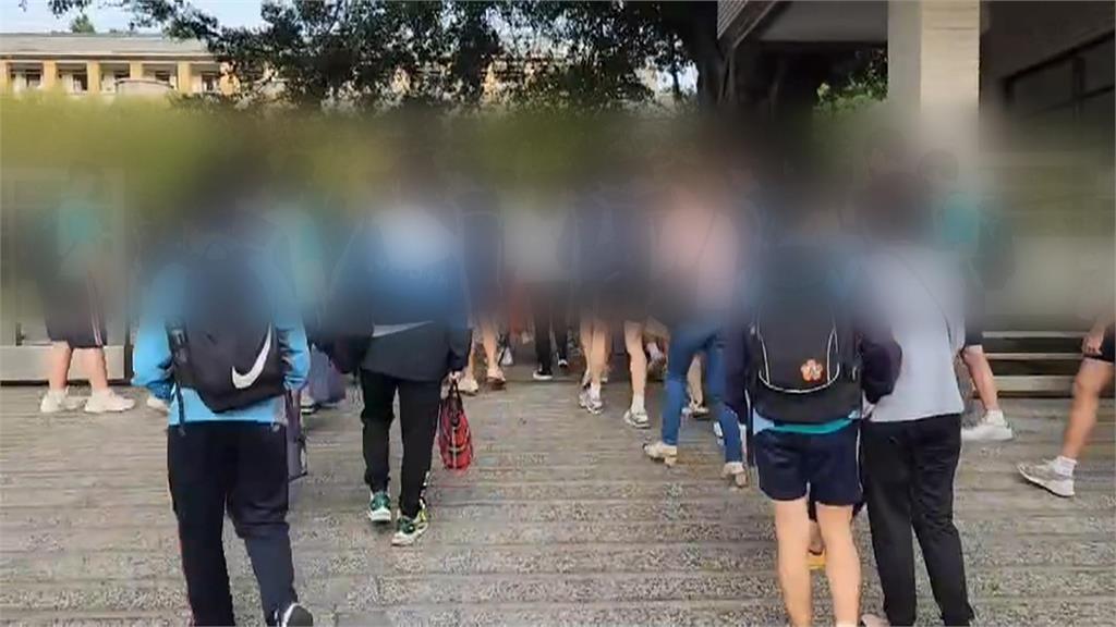 走鐘!國中會考試場鐘聲誤響10秒 部分考生錯愕停筆