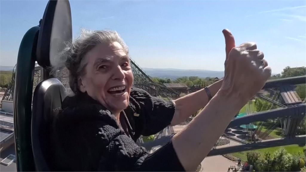 超奇特伸展法! 德國85歲阿嬤搭雲霄飛車舒緩背痛
