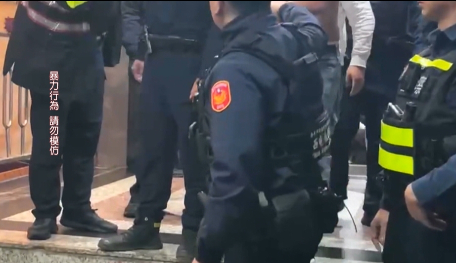 敬酒釀糾紛! 台中警噴辣椒水壓制 醉女加入槓警也被逮