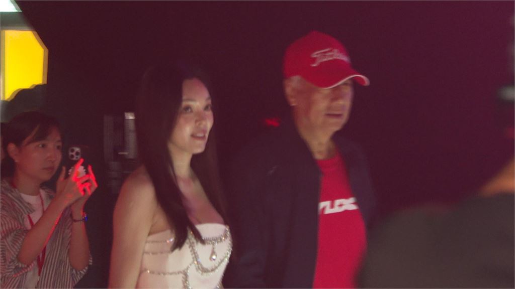 傳女兒撮合！郭台銘夫婦久違合體　曾馨瑩台上感謝老公支持