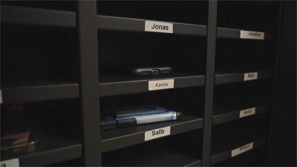 最快8月實施「校園禁手機」　丹麥校園試行兩年師生有感