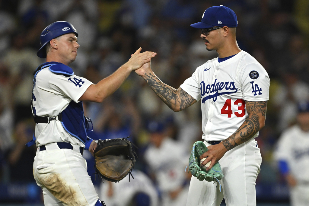 MLB(影)/威爾史密斯右手被擊中退場!X光檢查陰性道奇球迷捏把冷汗