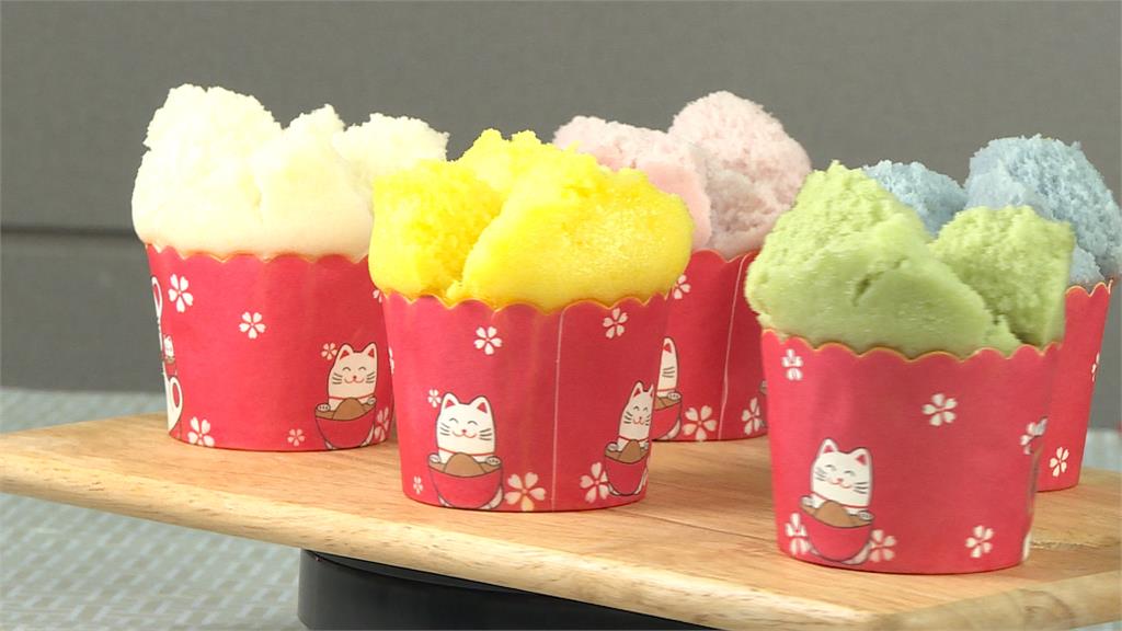 喜氣洋洋!陳乃瑜帶兒女DIY麵線 李坤城展廚藝做「五彩發糕」