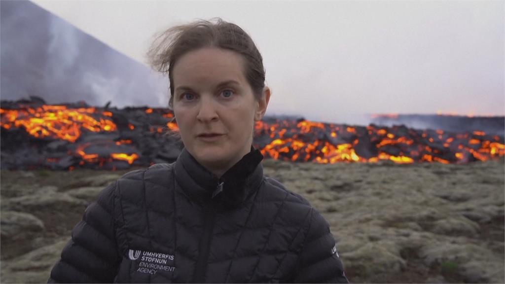 冰島火山噴發　「宛如地表燒出大洞」