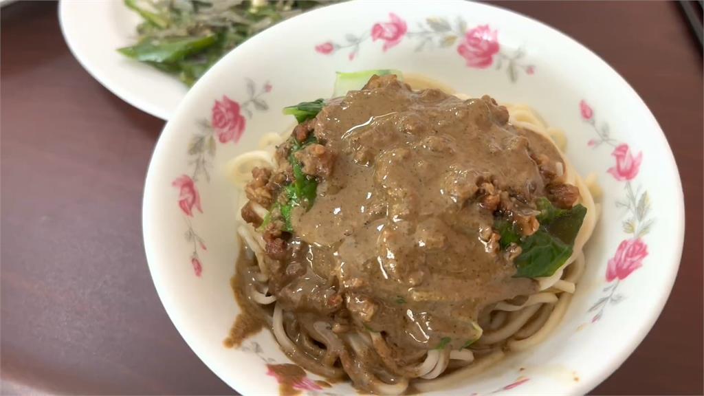 台灣趴趴走/麻醬麵系列濃厚飄香!肉燥、扁食、榨菜肉絲皆速配!各種麵條都很美味!