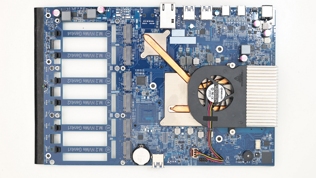 ASUSTOR FS68 系列依舊一支獨秀　12 支 M.2、雙 USB4、雙 10GbE、PCIe Gen4
