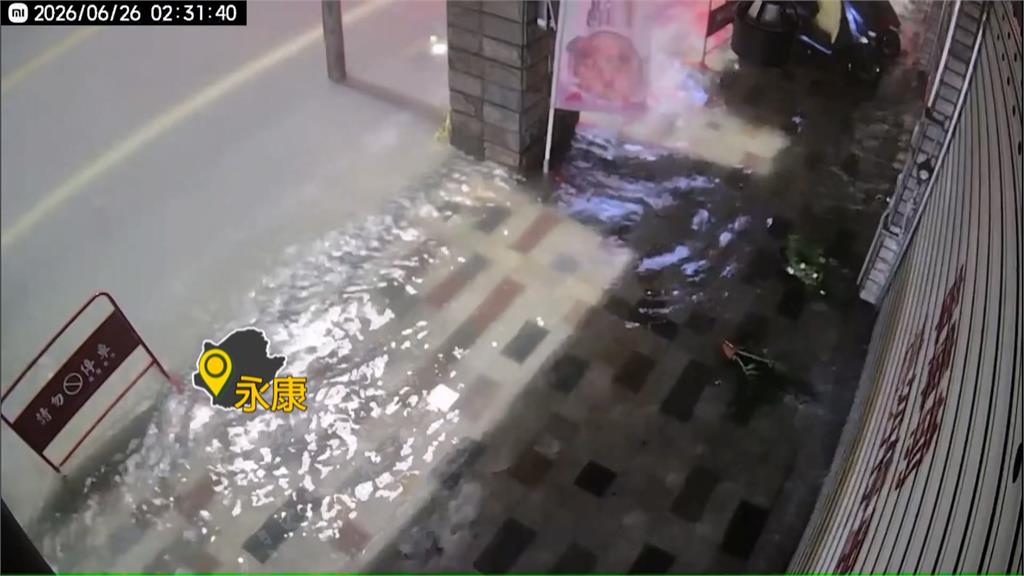 台南暴雨！永康崑山科大旁變「水世界」　汪洋一片店家損失慘