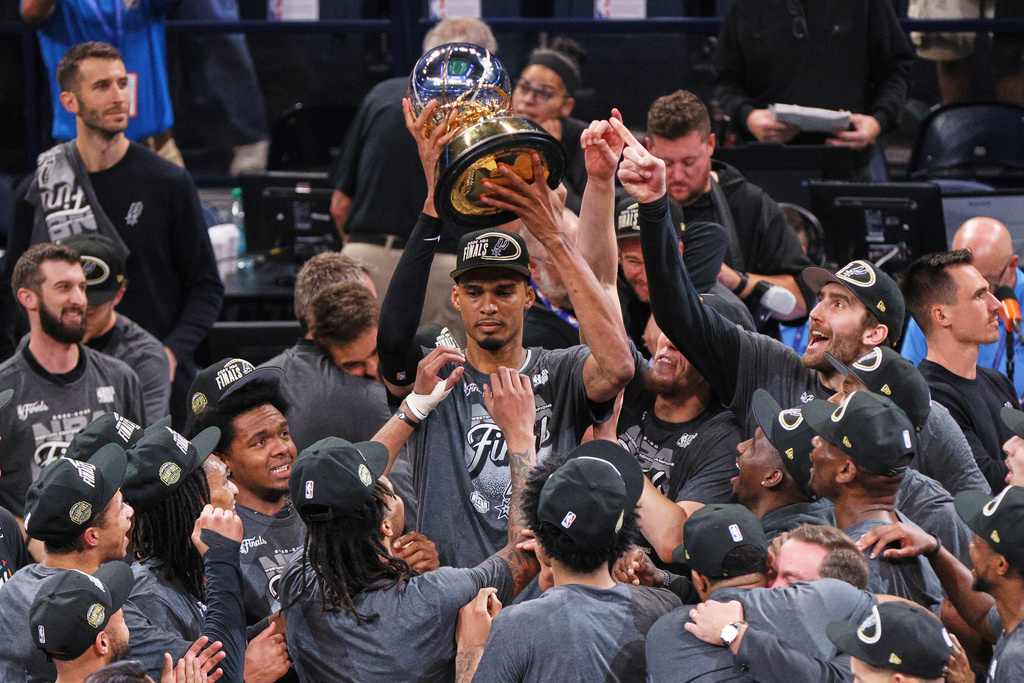 NBA(影)/「斑馬」挺進總冠軍賽後激動暴哭!獲頒MVP獎喊還要再贏一個系列賽