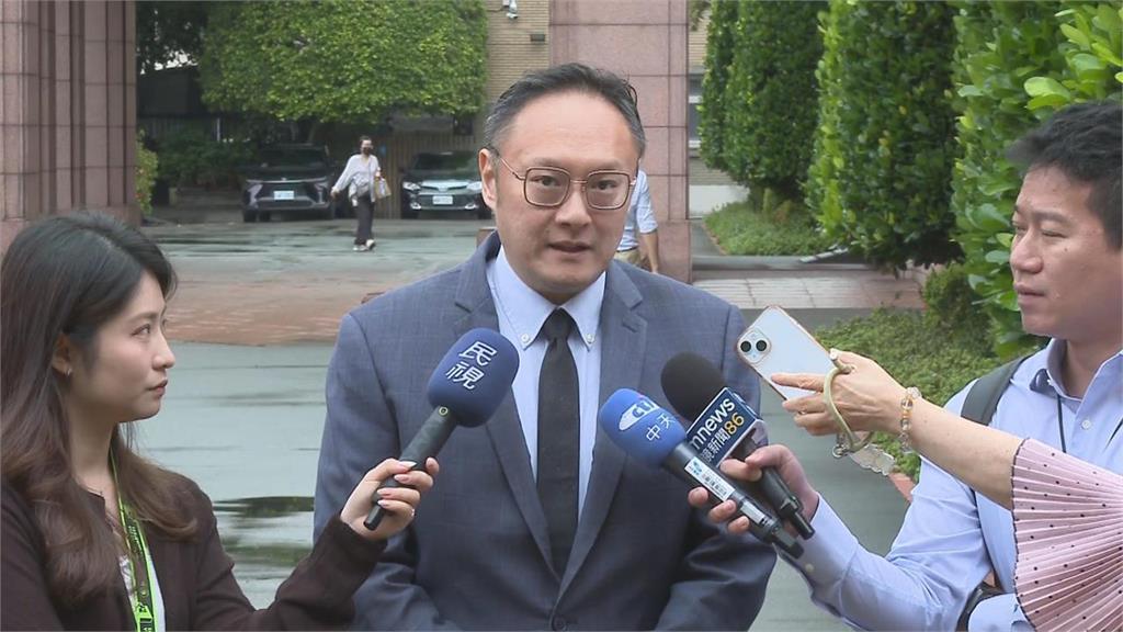 快新聞/好兇喔!盧秀燕拒答媒體提問還「瞪記者」 台中副市長道歉了