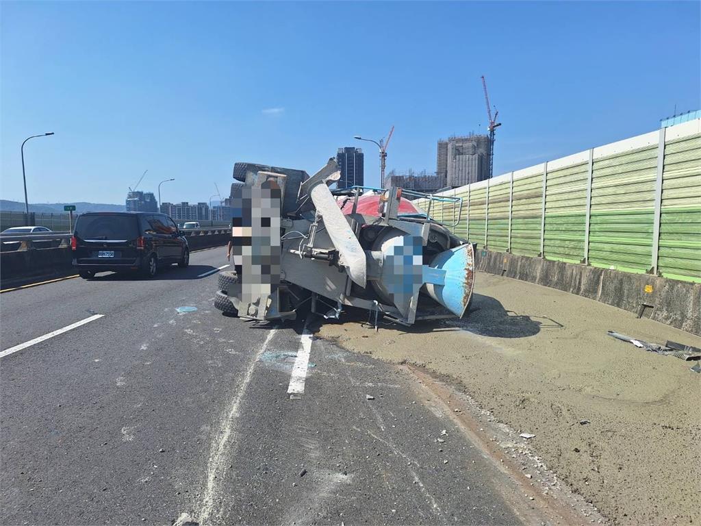 快新聞/台65線新莊段「混泥土車自撞護欄」 男昏迷送輔大醫院