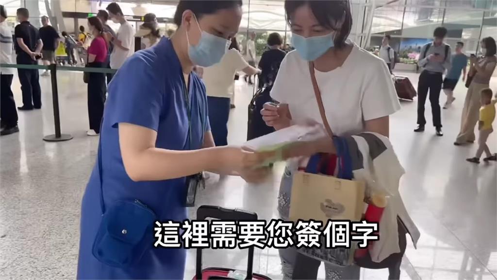 台灣男孩獨自搭機飛中國找媽媽　母子相聚畫面感動網：孩子長大了