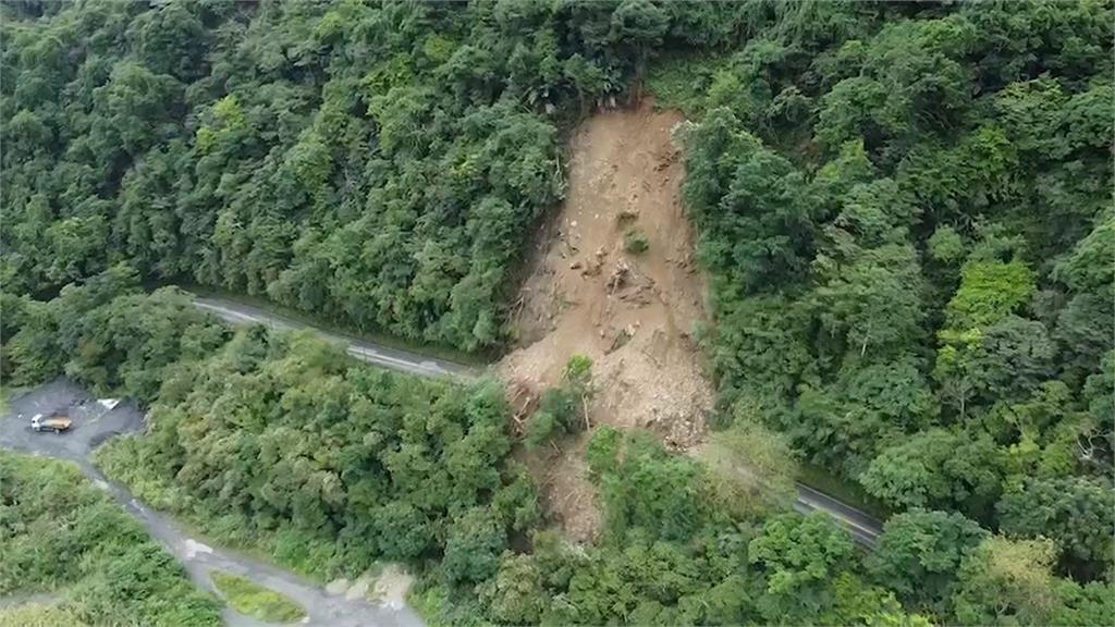 大雨！蘇花公路７４噸重巨石掉落　太平山公路土石坍方１７０遊客無法下山