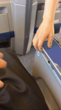 台男挑戰「摸空姐手手」！12秒畫面遭全網灌爆…賺飽流量再喊：實在太舒服