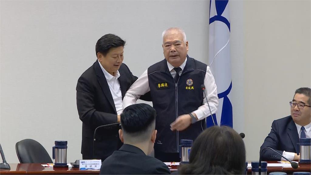 為軍購案吵翻！季麟連放話「韓國瑜挺軍購就開除」藍前中常委飆粗口：丟臉